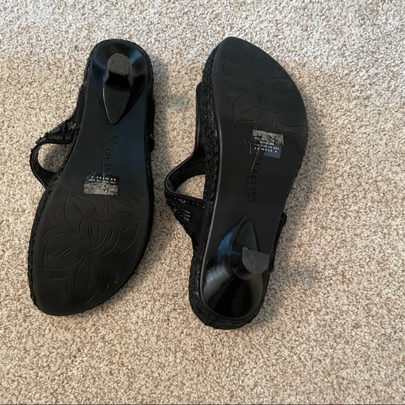 Kenneth Cole Reaction Kitten Heel Sandals - Picture 3 of 4